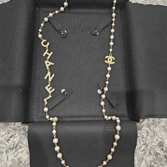 Auth CHANEL Pearl Necklace - Picture 4 of 9